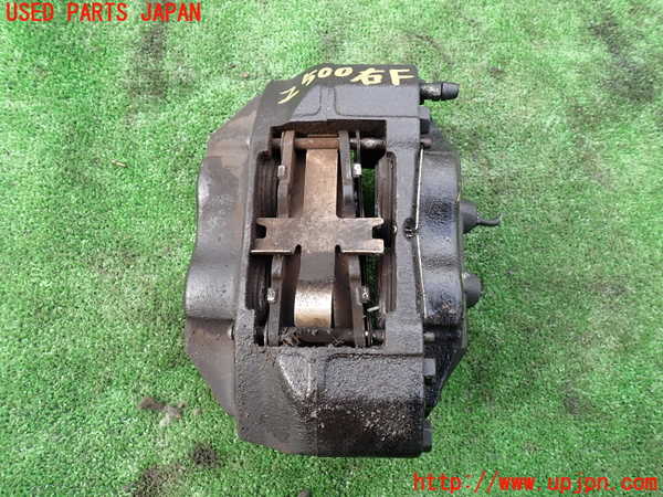1UPJ-25004080]ハイラックスサーフ(RZN185W)右フロントキャリパー 中古_m0001.jpg