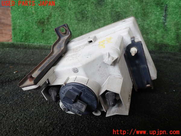 1UPJ-25011182]ハイエースワゴン100系(KZH106W)左フォグ 中古_m0004.jpg