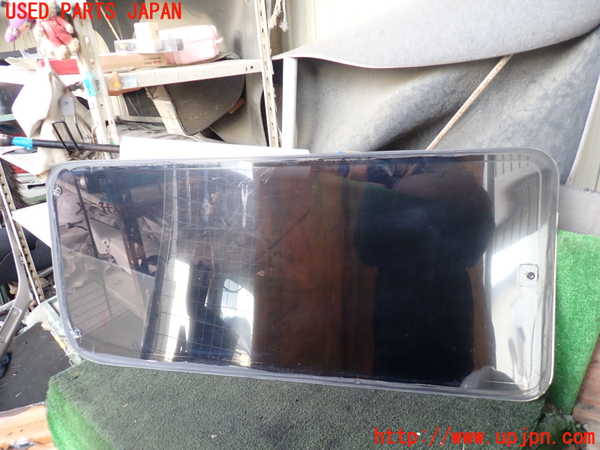 1UPJ-25011370]ハイエースワゴン100系(KZH106W)右サイドセンターガラス M2A55 中古_m0002.jpg