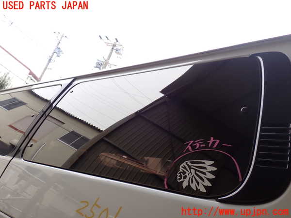 1UPJ-25011382]ハイエースワゴン100系(KZH106W)左クォーターガラス 中古_m0001.jpg