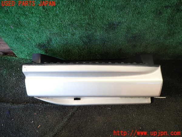 1UPJ-25011390]ハイエースワゴン100系(KZH106W)右サイドステップ 中古_m0001.jpg
