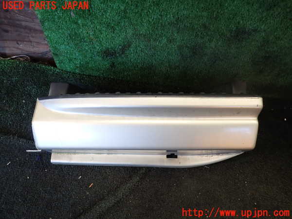 1UPJ-25011392]ハイエースワゴン100系(KZH106W)左サイドステップ 中古_m0001.jpg