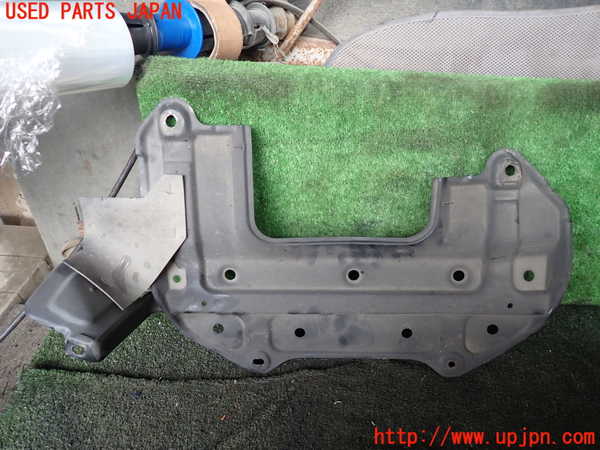 1UPJ-25012170]ハイエースワゴン100系(KZH106W)エンジンアンダーカバー 中古_m0002.jpg