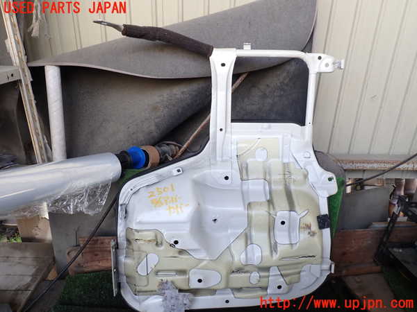 1UPJ-25012160]ハイエースワゴン100系(KZH106W)エンジンアッパーカバー 中古_m0001.jpg