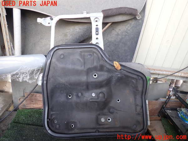 1UPJ-25012160]ハイエースワゴン100系(KZH106W)エンジンアッパーカバー 中古_m0002.jpg