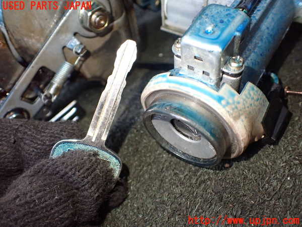 1UPJ-25014260]ハイエースワゴン100系(KZH106W)ステアリングシャフト 中古_m0002.jpg