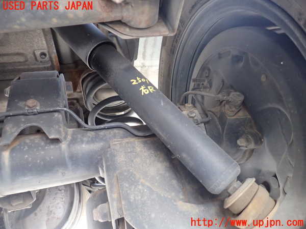 1UPJ-25015070]ハイエースワゴン100系(KZH106W)右リアショックアブソーバー 中古_m0001.jpg