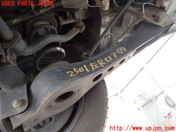 1UPJ-25015226]ハイエースワゴン100系(KZH106W)左リアロアアーム1 中古_m0001.jpg