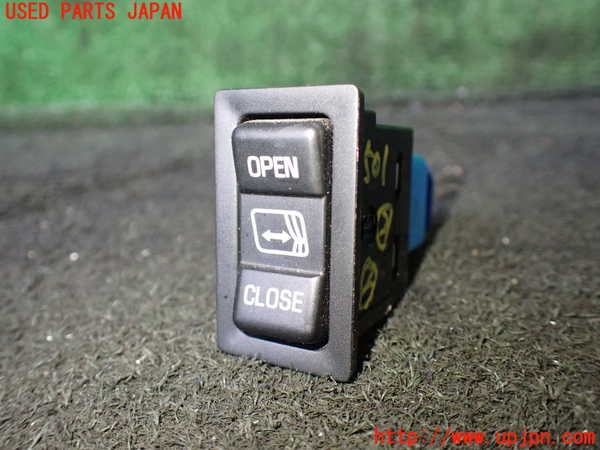1UPJ-25016307]ハイエースワゴン100系(KZH106W)スイッチ2 (サイドドアカーテン開閉) 中古_m0001.jpg
