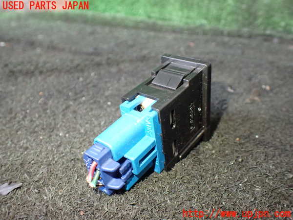 1UPJ-25016307]ハイエースワゴン100系(KZH106W)スイッチ2 (サイドドアカーテン開閉) 中古_m0002.jpg