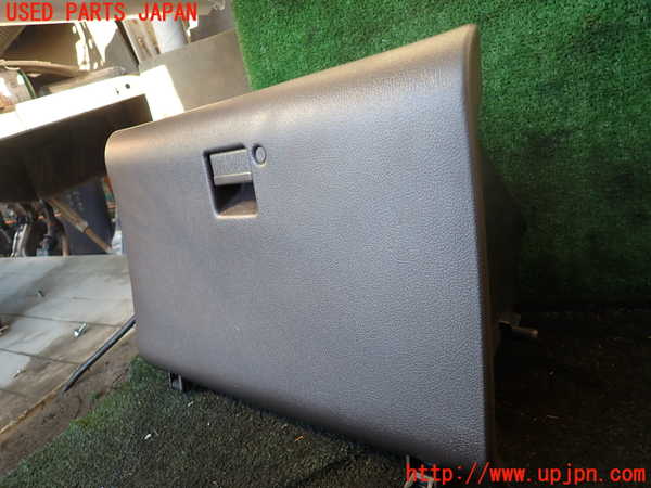 1UPJ-25017516]ハイエースワゴン100系(KZH106W)グローブボックス1 中古_m0002.jpg