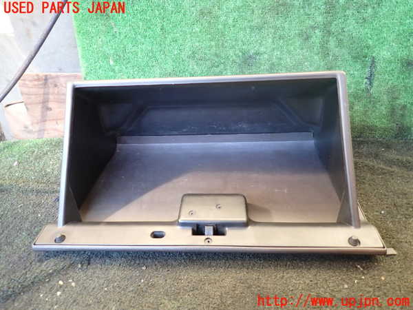 1UPJ-25017516]ハイエースワゴン100系(KZH106W)グローブボックス1 中古_m0003.jpg