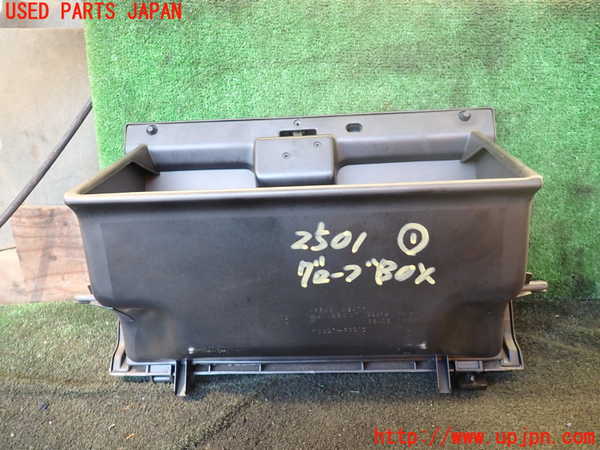 1UPJ-25017516]ハイエースワゴン100系(KZH106W)グローブボックス1 中古_m0004.jpg
