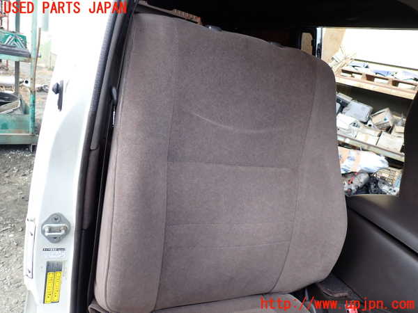 1UPJ-25017035]ハイエースワゴン100系(KZH106W)運転席シート 中古_m0002.jpg