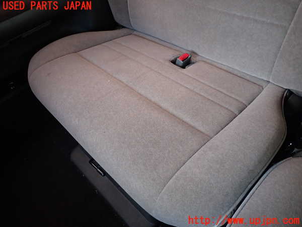 1UPJ-25017145]ハイエースワゴン100系(KZH106W)右2列目シート 中古_m0003.jpg