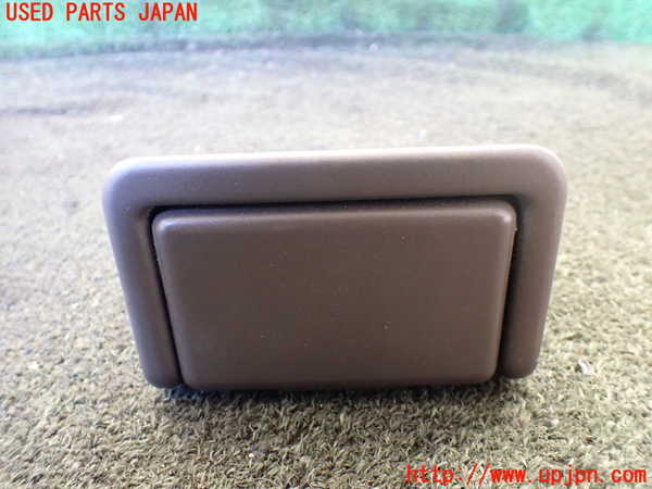 1UPJ-25017822]ハイエースワゴン100系(KZH106W)灰皿2 (2列目運転席側) 中古_m0001.jpg