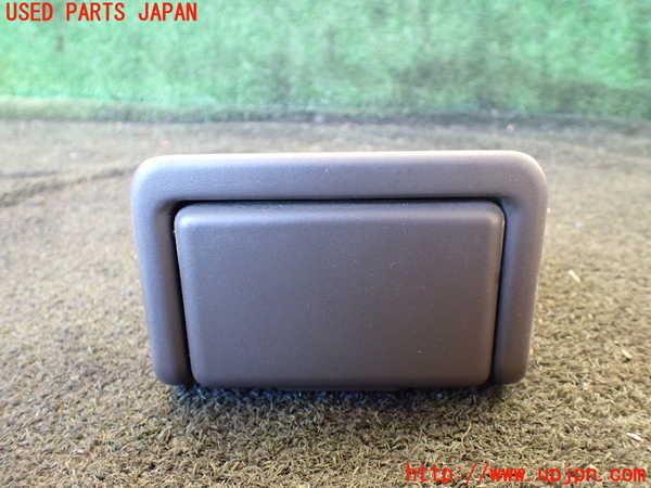 1UPJ-25017824]ハイエースワゴン100系(KZH106W)灰皿4 (3列目助手席側) 中古_m0001.jpg