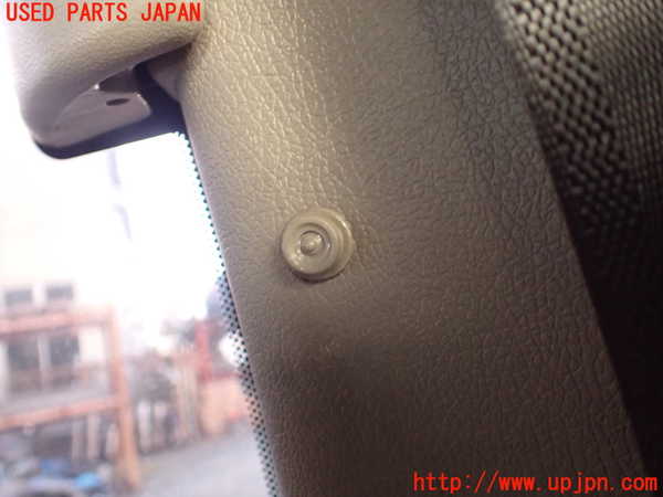 1UPJ-25017675]ハイエースワゴン100系(KZH106W)右リアピラートリム 中古_m0002.jpg