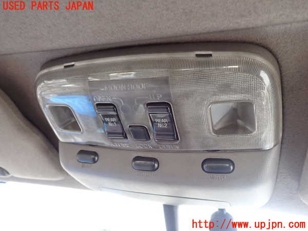 1UPJ-25016411]ハイエースワゴン100系(KZH106W)ルームランプ1 (１列目) 中古_m0001.jpg