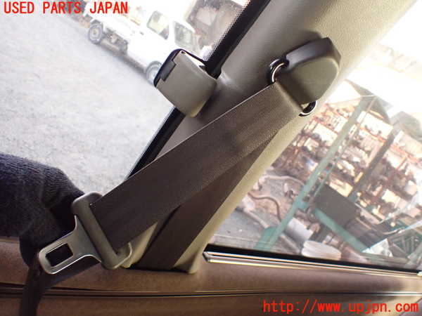 1UPJ-25017155]ハイエースワゴン100系(KZH106W)右2列目シートベルト 中古_m0001.jpg