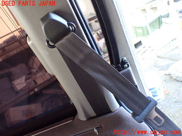 5UPJ-25017185]ハイエースワゴン100系(KZH106W)左2列目シートベルト 中古_m0001.jpg