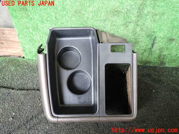 1UPJ-25017810]ハイエースワゴン100系(KZH106W)ドリンクホルダー 中古_m0001.jpg