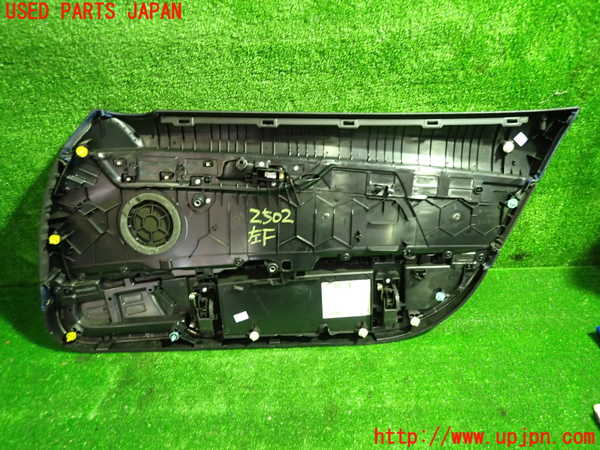 1UPJ-25021264]BMW Z4(LM25 E89)左ドア内張り 中古_m0003.jpg