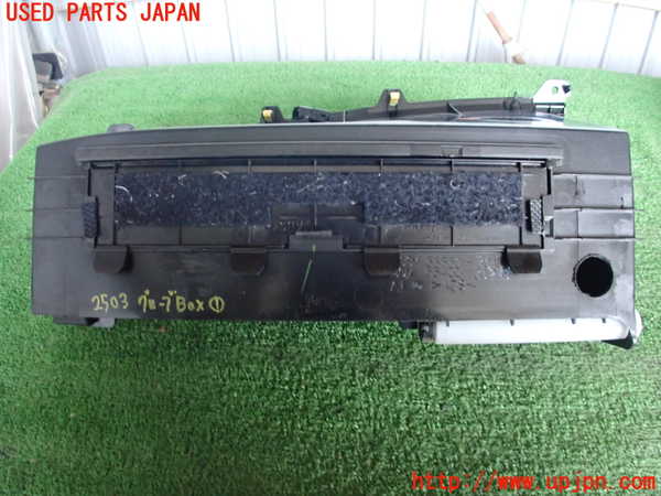 2UPJ-25037516]クラウン マジェスタ(URS206)グローブボックス1 中古_m0003.jpg