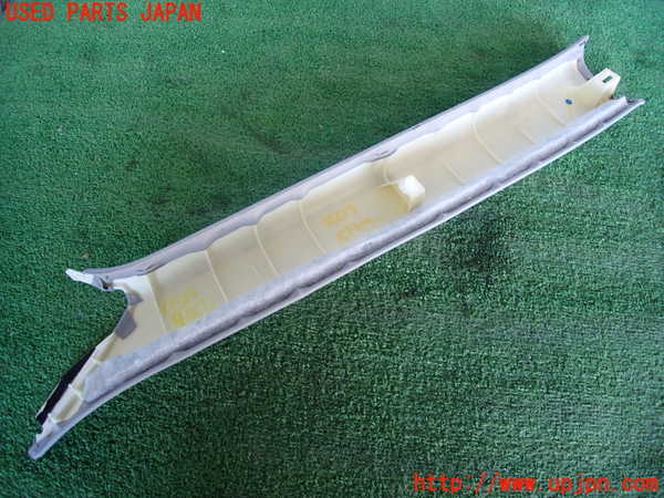 2UPJ-25037655]クラウン マジェスタ(URS206)右フロントピラートリム 中古_m0002.jpg