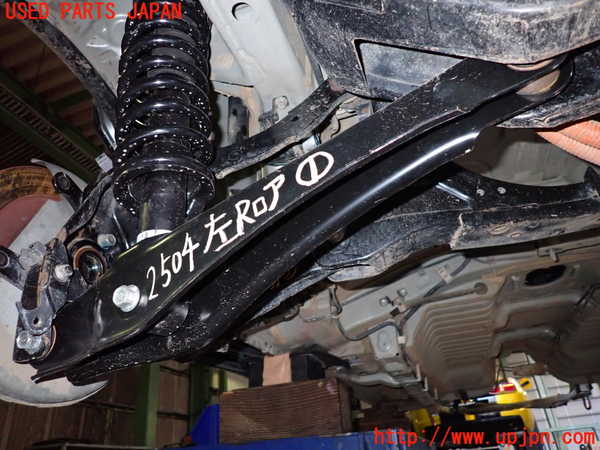 2UPJ-25045226]エクリプスクロス PHEV(GL3W)左リアロアアーム1 中古_m0001.jpg