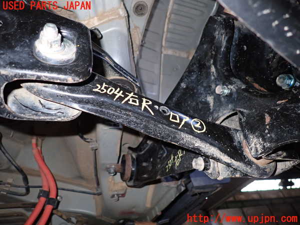 2UPJ-25045205]エクリプスクロス PHEV(GL3W)右リアロアアーム2 中古_m0001.jpg