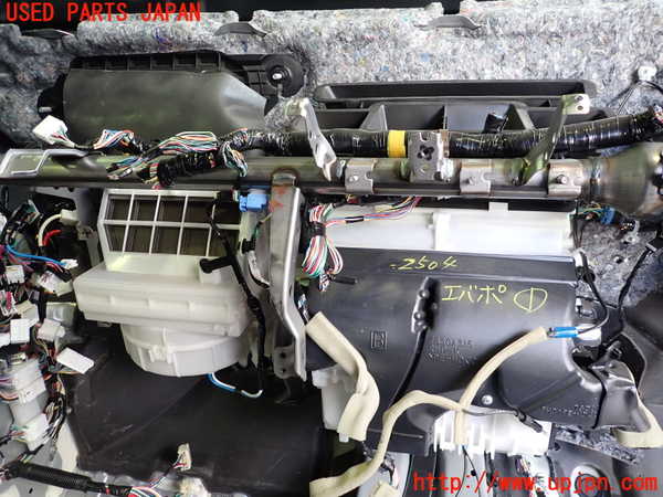2UPJ-25046081]エクリプスクロス PHEV(GL3W)エバポレーター1 中古_m0001.jpg