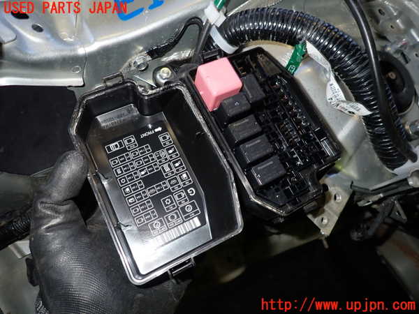 2UPJ-25046743]エクリプスクロス PHEV(GL3W)ヒューズボックス3 中古_m0002.jpg