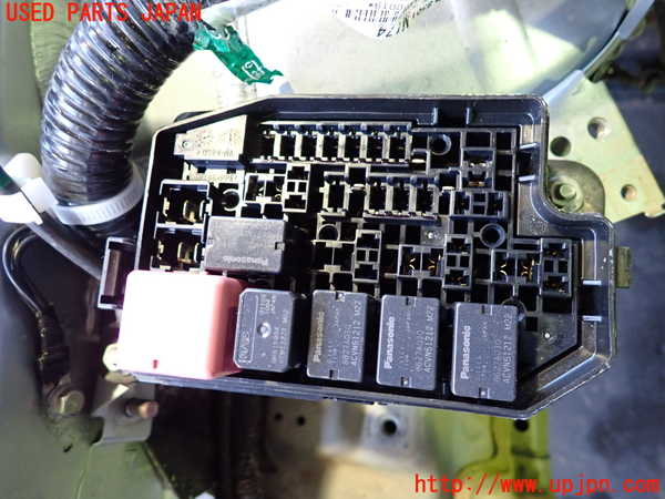 2UPJ-25046743]エクリプスクロス PHEV(GL3W)ヒューズボックス3 中古_m0003.jpg