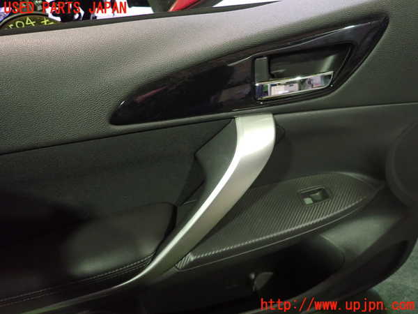 2UPJ-25041264]エクリプスクロス PHEV(GL3W)左前ドア内張り 中古_m0002.jpg