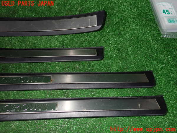 2UPJ-25057740]クラウン アスリート(GRS210)スカッフプレート 中古_m0002.jpg