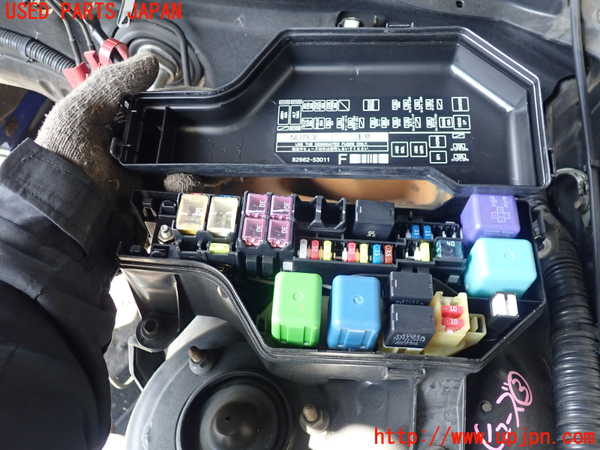 2UPJ-25066743]アルテッツァ(GXE10)ヒューズボックス3 中古_m0002.jpg