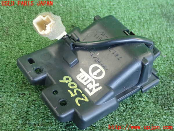 2UPJ-25067821]アルテッツァ(GXE10)灰皿1 中古_m0003.jpg