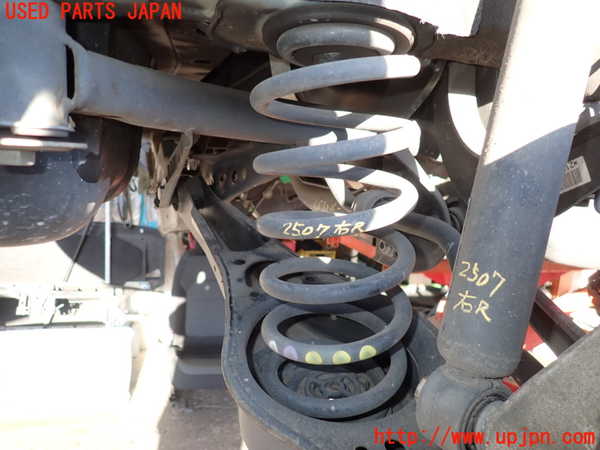 2UPJ-25075100]VW パサート(Passat) ヴァリアント(Variant)(3CCAX)右リアスプリング 中古_m0001.jpg