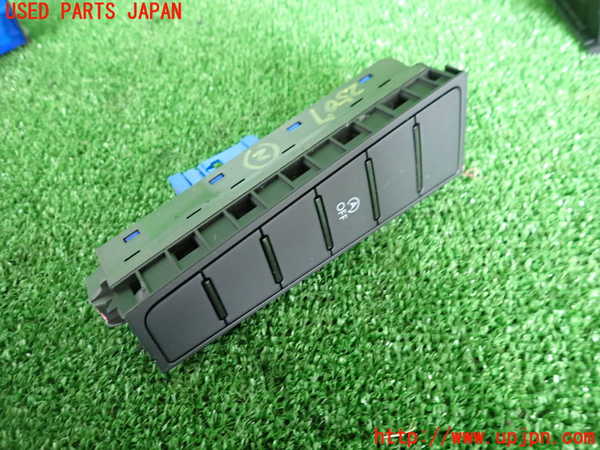 2UPJ-25076307]VW パサート(Passat) ヴァリアント(Variant)(3CCAX)スイッチ2 (アイドリングストップOFF) 中古_m0001.jpg