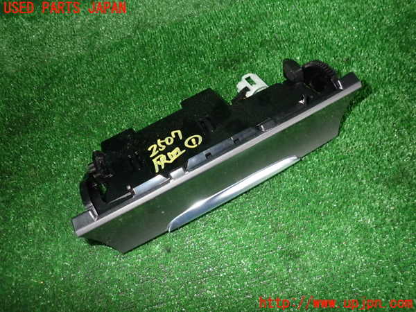 2UPJ-25077821]VW パサート(Passat) ヴァリアント(Variant)(3CCAX)灰皿1 中古_m0001.jpg