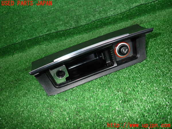 2UPJ-25077821]VW パサート(Passat) ヴァリアント(Variant)(3CCAX)灰皿1 中古_m0002.jpg