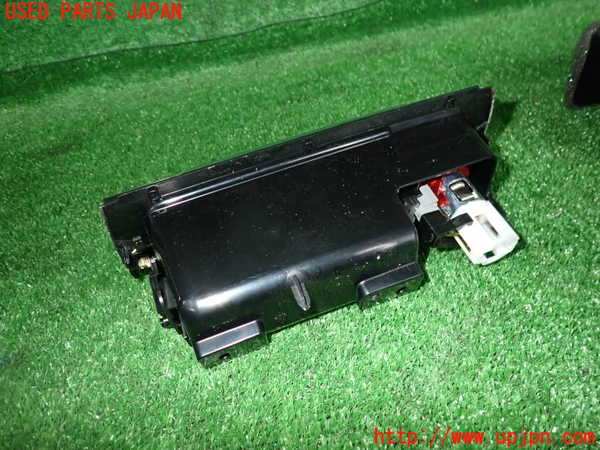 2UPJ-25077821]VW パサート(Passat) ヴァリアント(Variant)(3CCAX)灰皿1 中古_m0003.jpg