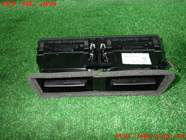 2UPJ-25077526]VW パサート(Passat) ヴァリアント(Variant)(3CCAX)エアコン吹き出し口1 (真中) 中古_m0002.jpg