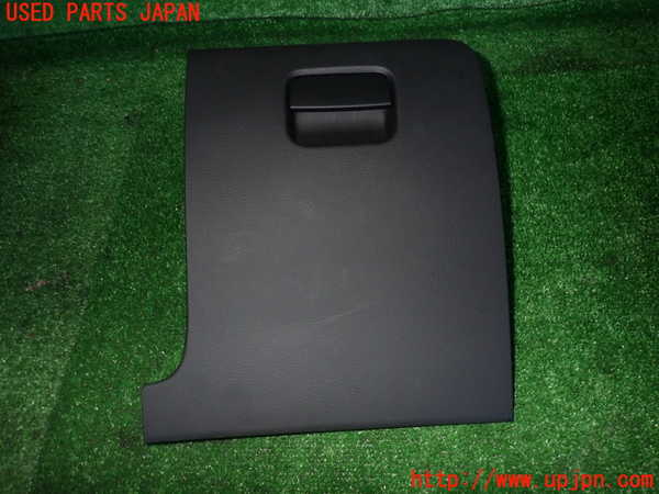 2UPJ-25077841]VW パサート(Passat) ヴァリアント(Variant)(3CCAX)小物入れ1 中古_m0001.jpg