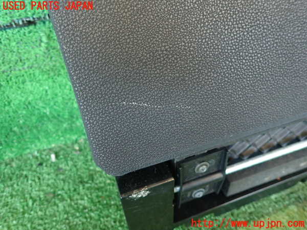 2UPJ-25087516]BMW X3(PA25)グローブボックス1 中古 【E83】_m0002.jpg