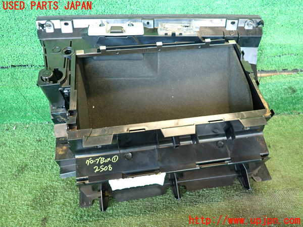 2UPJ-25087516]BMW X3(PA25)グローブボックス1 中古 【E83】_m0004.jpg