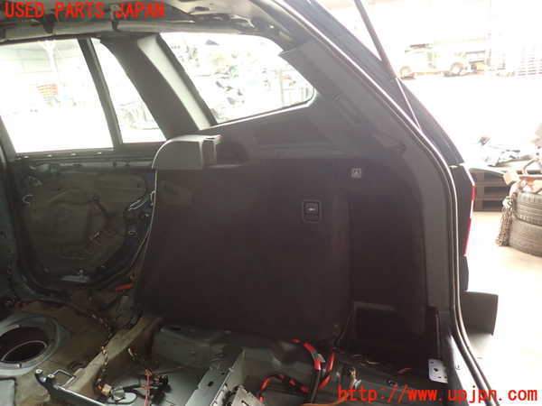 2UPJ-25087675]BMW X3(PA25)右リアピラートリム 中古 【E83】_m0001.jpg