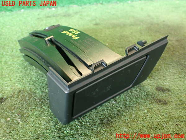 2UPJ-25087810]BMW X3(PA25)ドリンクホルダー 中古 【E83】_m0001.jpg