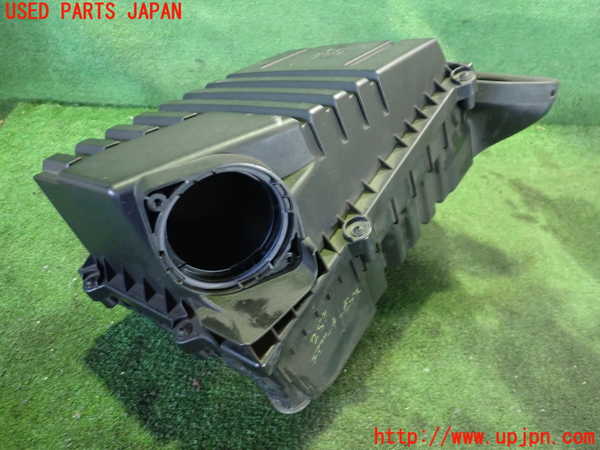 2UPJ-25112560]アウディ・TT クーペ(8JBUBF)エアクリーナーボックス 中古_m0001.jpg